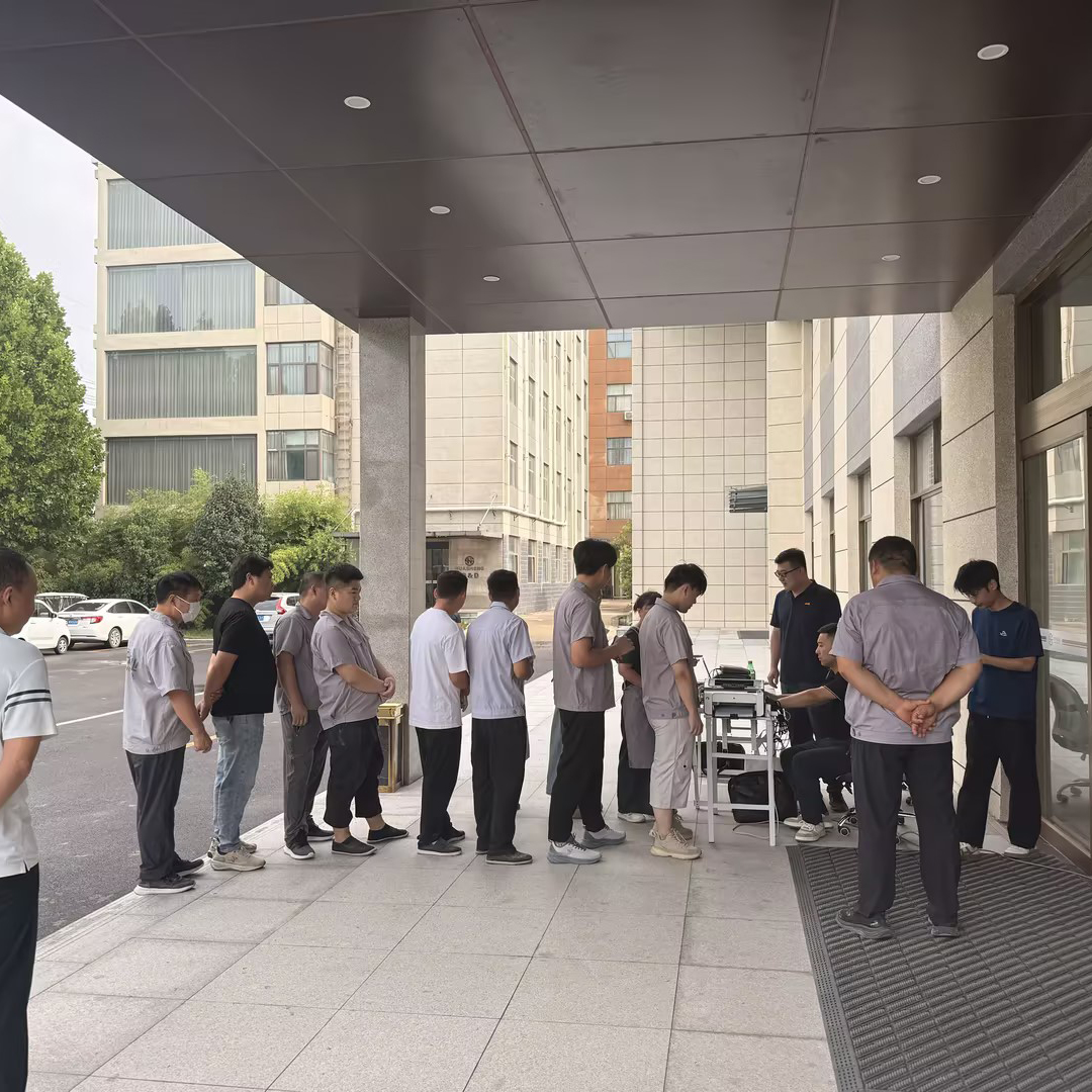 직원 건강을 돌보는 것, 발전을 위한 탄탄한 기반을 다지는 것 — 화성 윈도우 패션은 전 직원을 대상으로 건강 검진을 실시합니다