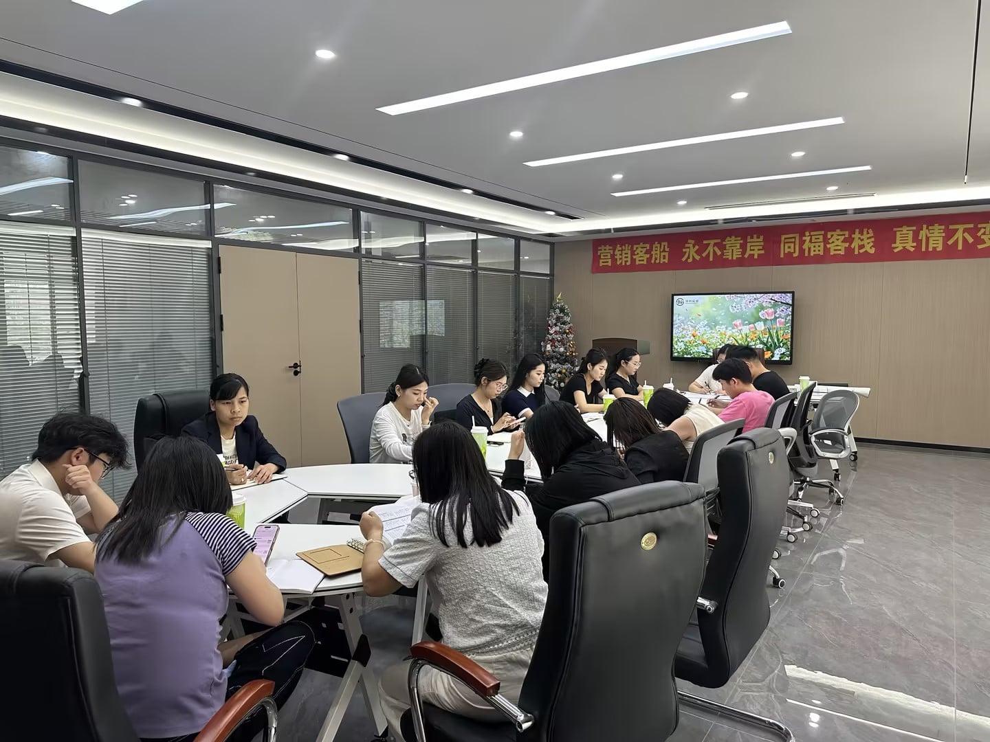 25a2f238-d80b-4ddc-be1c-21f08cddcb20.jpg