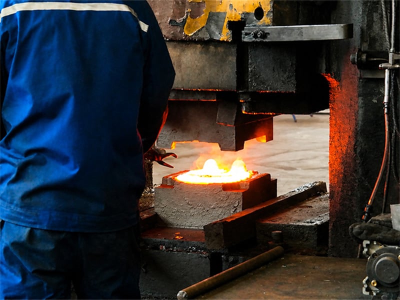 Forged vs Cast Steel: Why Forged Carbon Steel Outperforms on Trailer Parts and Recovery Gear