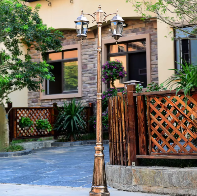 European Style Lawn Waterproof Garden Lamp High Pole Villa Outdoor Courtyard Garden Lighting factory