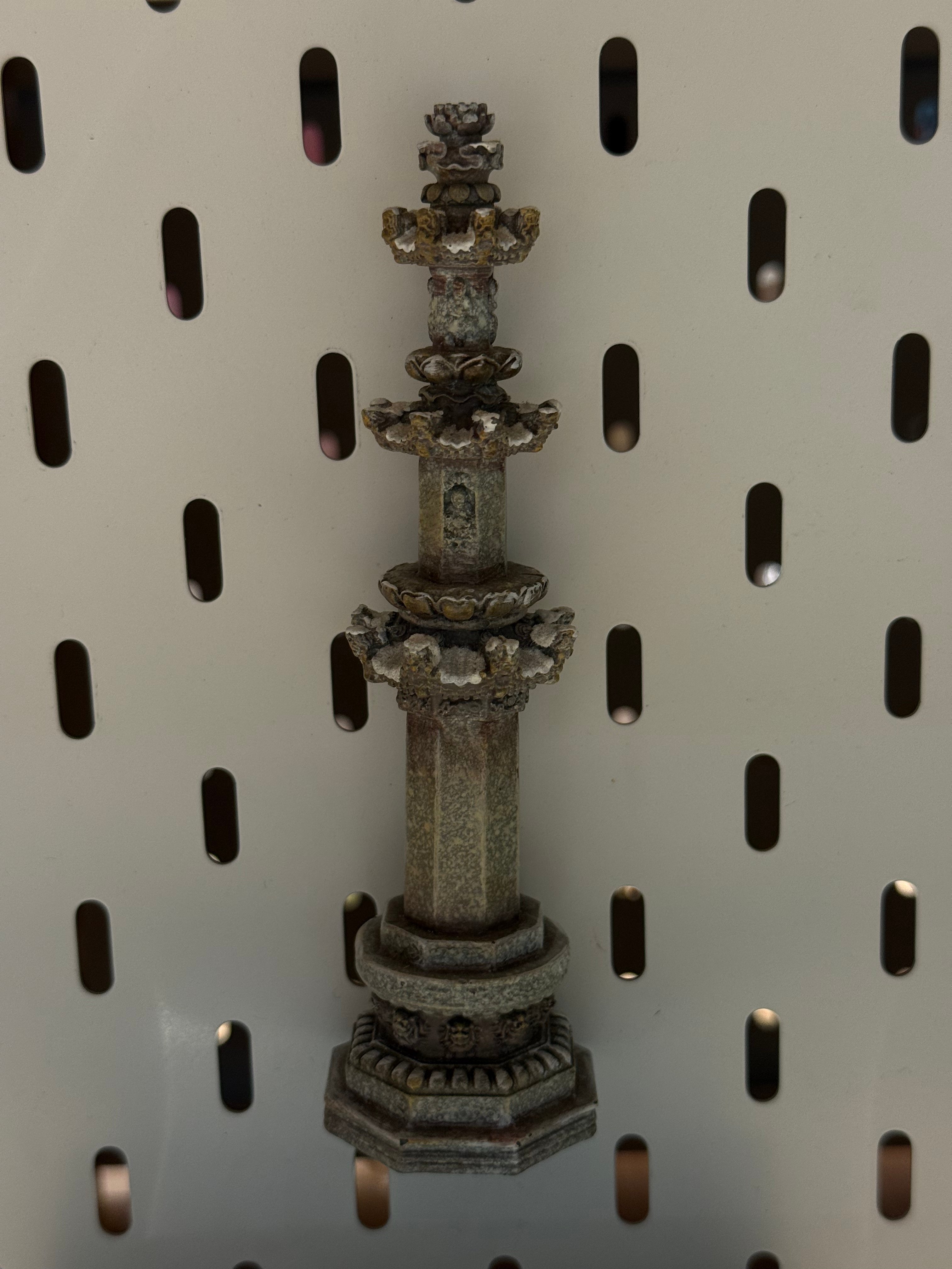 Zunsheng Temple Scripture Pagoda Ornament
Material: Resin
Size: 40 * 40 * 150mm