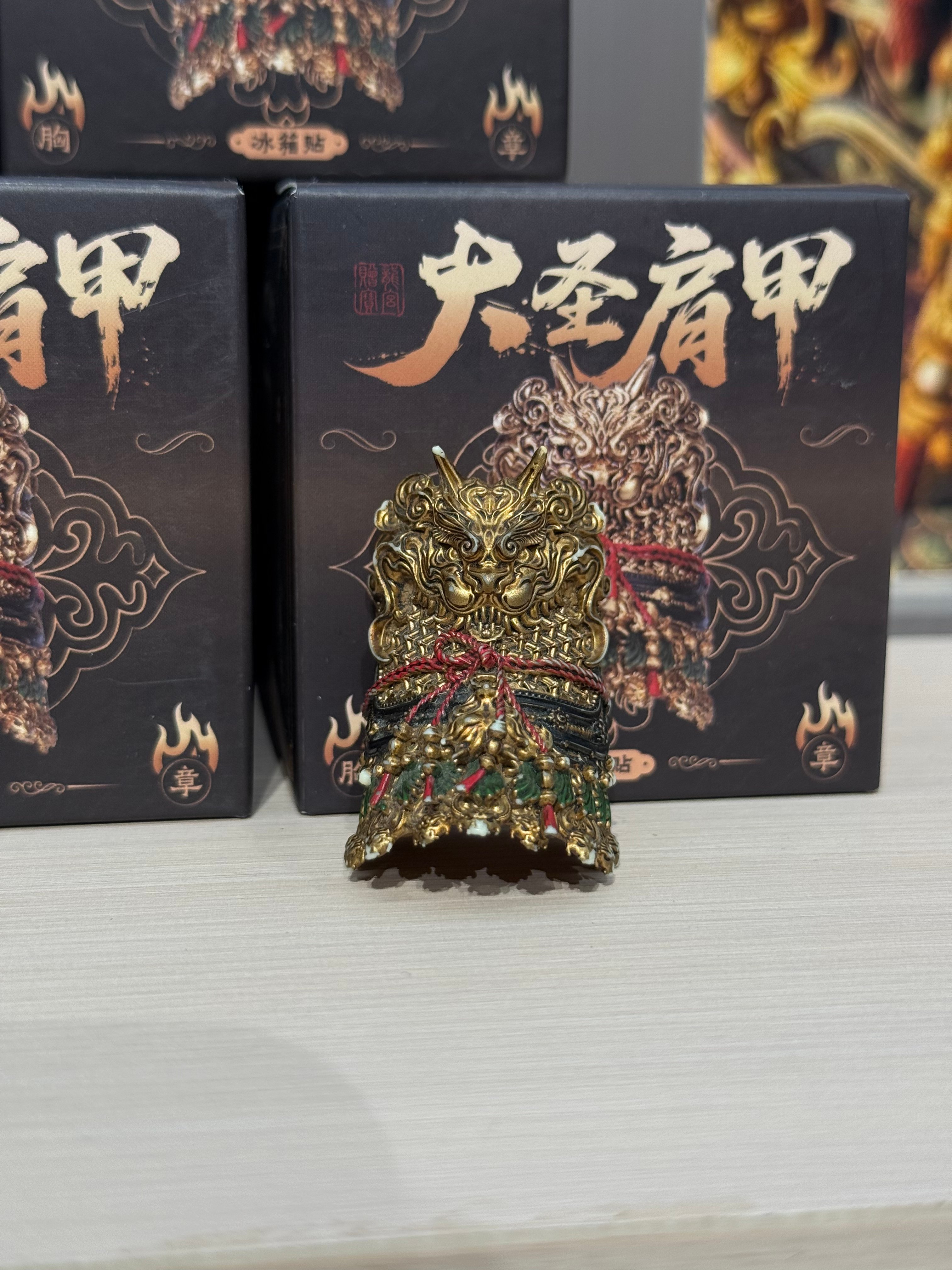 Great Saint Shoulder Armor - Badge Refrigerator Patch
Material: Resin
Size: 29 * 33 * 45mm