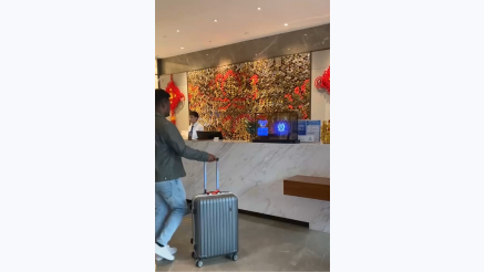 Gennemsigtig OLED-kasse Video-15