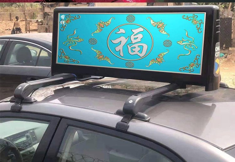O Papel dos Displays LED no Teto de Táxis na Publicidade Urbana