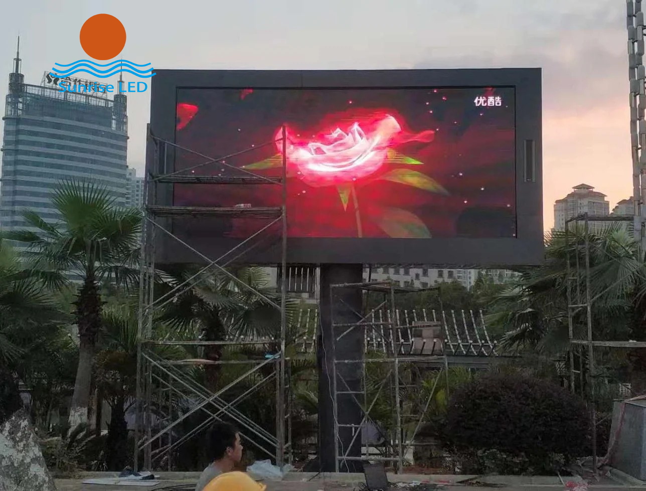 The advantages of outdoor LED large screens are mainly reflected in the following aspects: