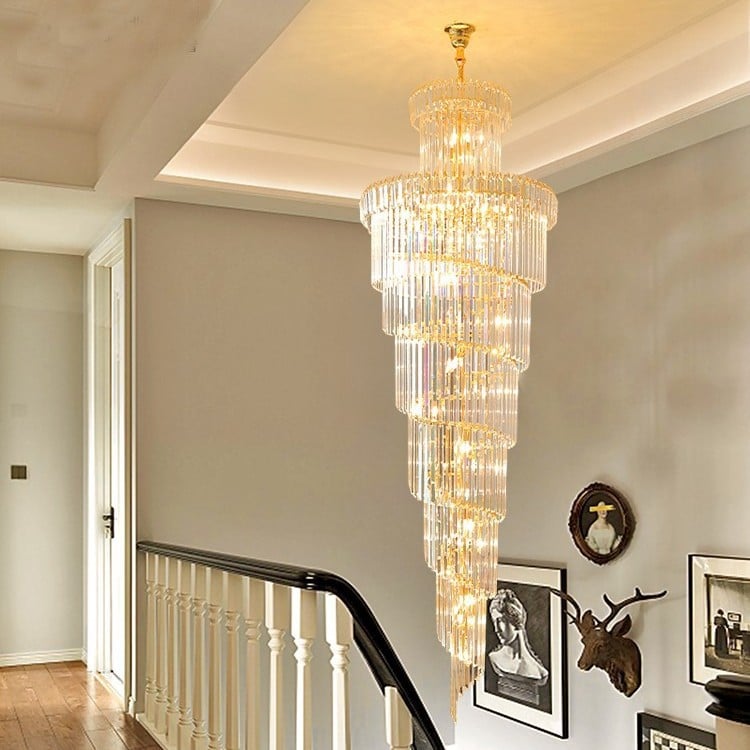Staircase chandelier(4be290e613).jpg