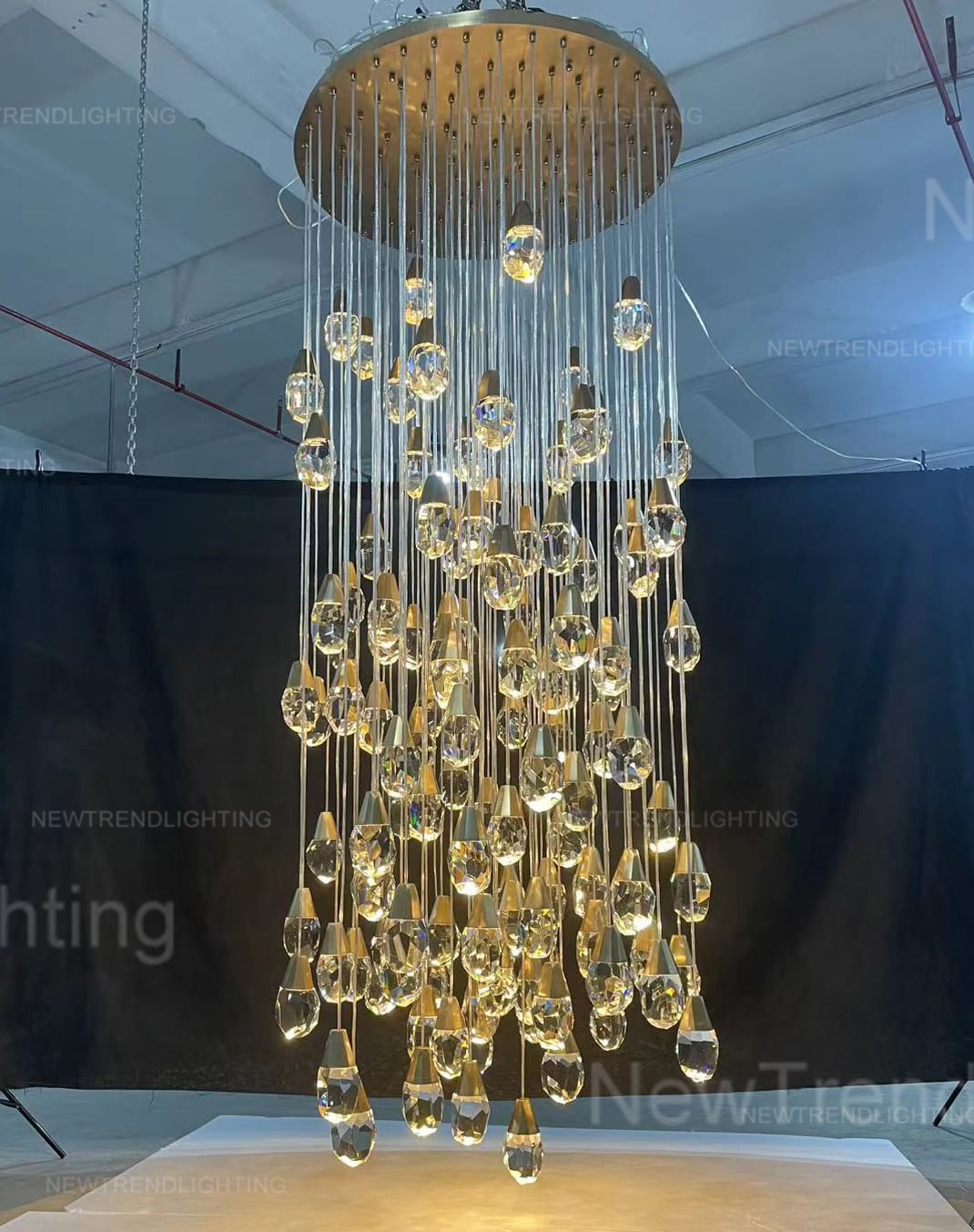 Una verdadera obra maestra de araña de cristal LED impresionante