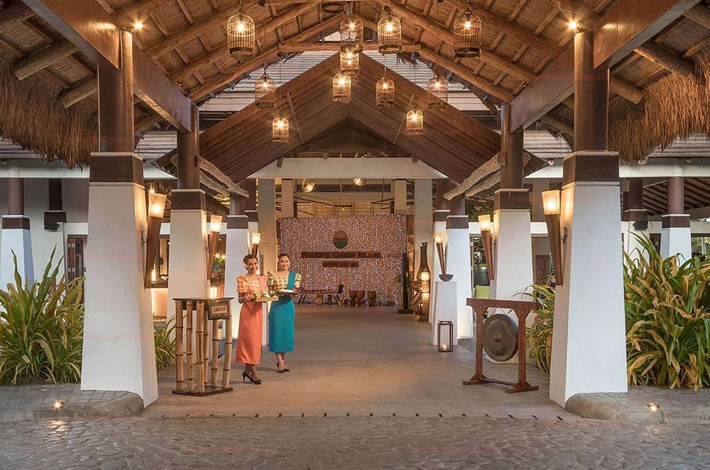 Resort chandelier4.jpg