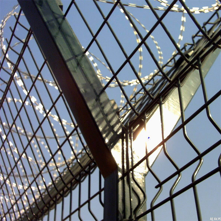 How Does Galvanized Steel Wire Compare to Other Fencing Materials?
