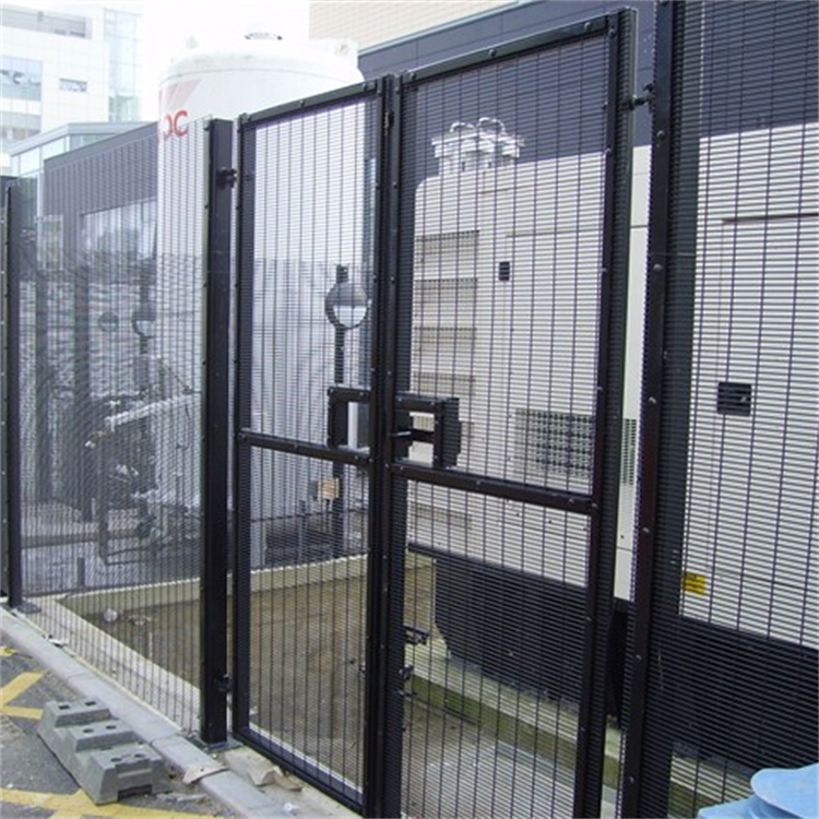 What Are the Key Benefits of Installing Galvanized Mesh Fencing?