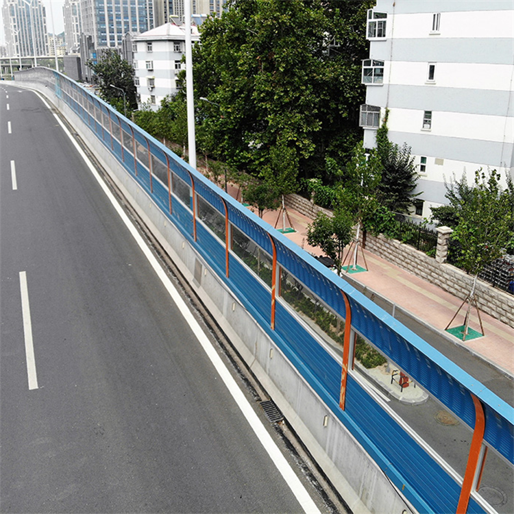 How Motorway Noise Barriers Can Reduce Sound Pollution Effectively