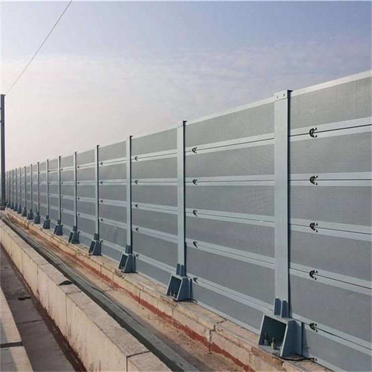 How Effective Are Train Sound Barriers in Reducing Noise Pollution?