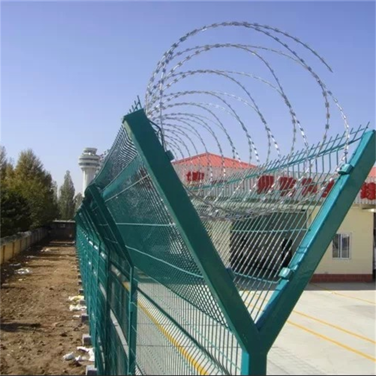 How Green Security Fencing Enhances Safety and Aesthetics Simultaneously