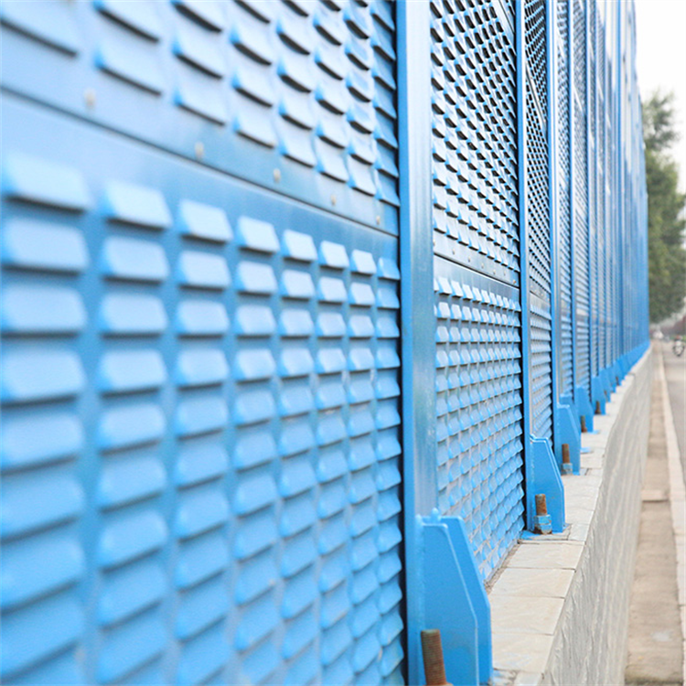 How Effective Are Outdoor Sound Barriers in Reducing Noise Pollution?