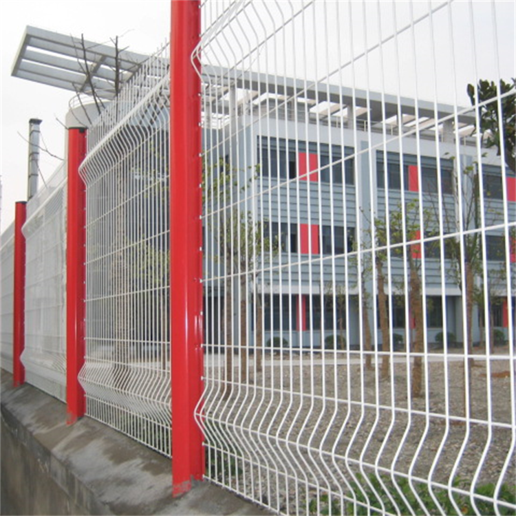 How to Install V Mesh Fencing Panels for Maximum Durability