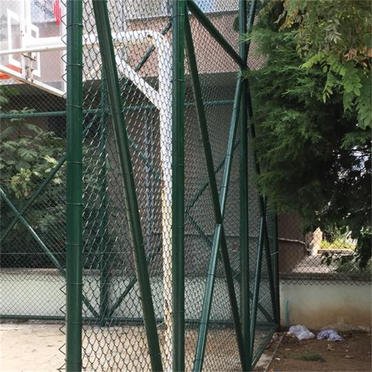 What Are the Top Features to Look for in Cyclone Farm Gates?