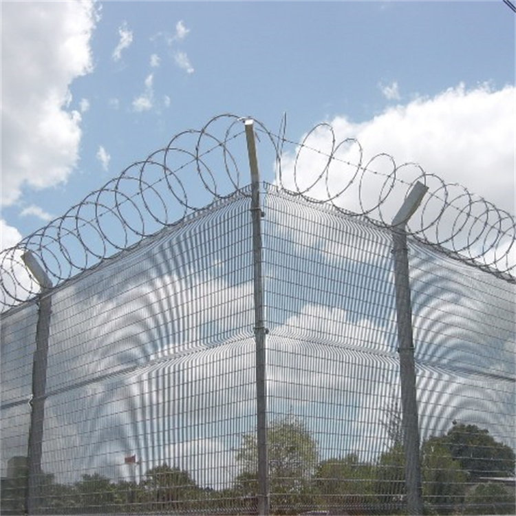 How Galvanized Welded Mesh Fences Provide Long-Lasting Durability