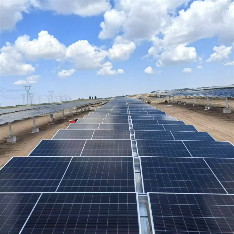 How Single Axis Solar Tracking Systems Enhance Solar Panel Performance