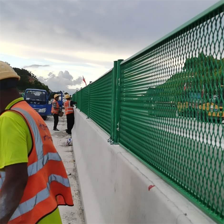 What Are the Benefits of Using Green Wire Fencing for Your Property?