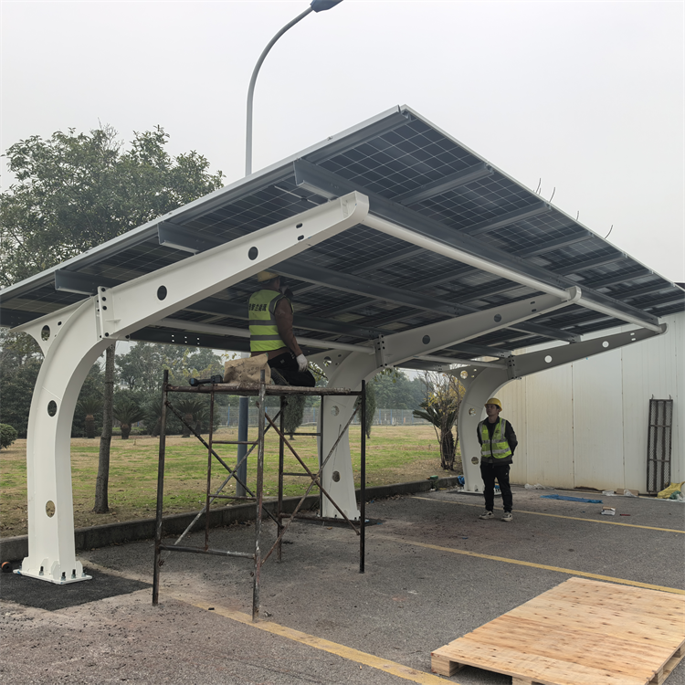 Hoe kunnen zonneparkeren-afdekkingen uw parkeerervaring verbeteren?