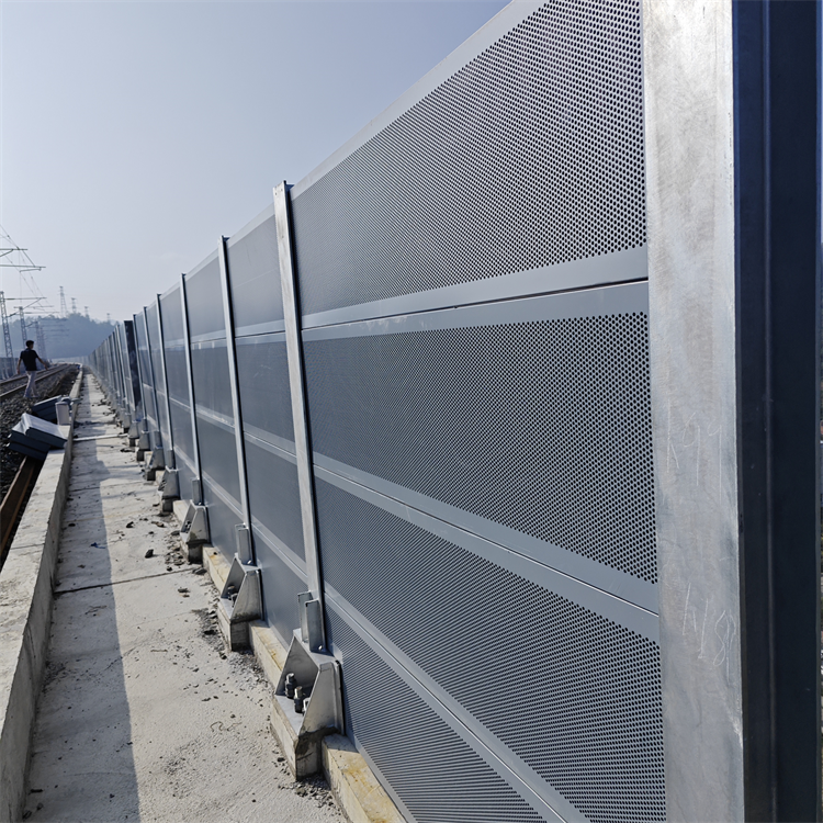 How to Choose the Right Metal Noise Barrier for Your Project?