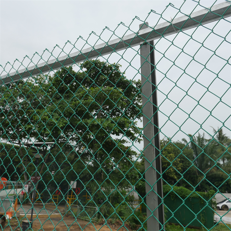 What Are the Common Installation Issues with Green Chain Link Fences?