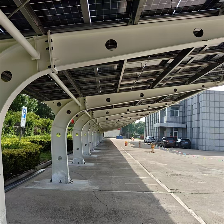 Hvad er de nyeste tendenser inden for design af solcelleparkeringstelt?