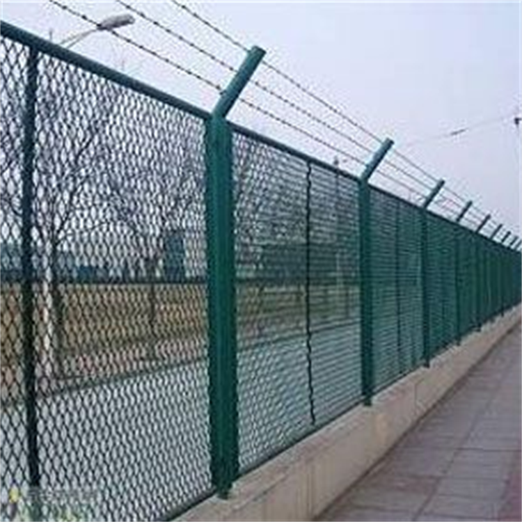 استفاده از سیم تور جوش‌خورده در کاربردهای حصارکشی چه مزایایی دارد؟