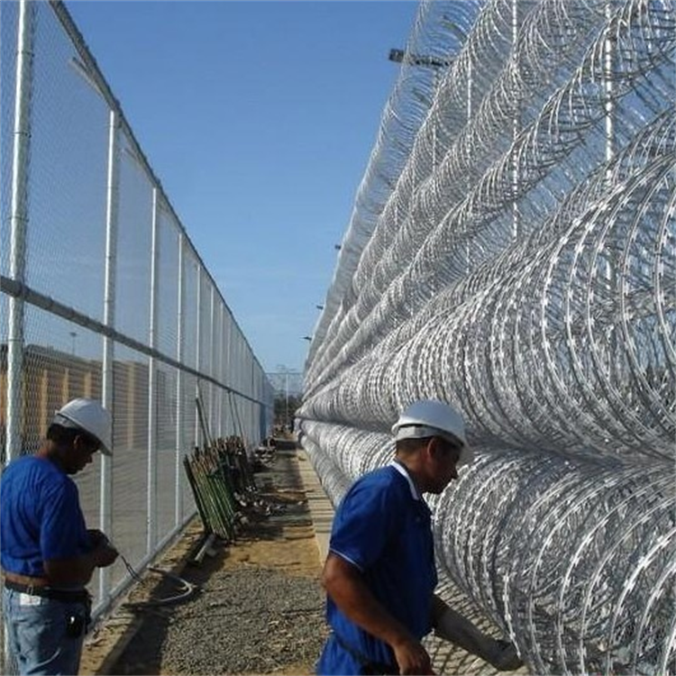 What Are the Common Usage Issues with Industrial Safety Fences?