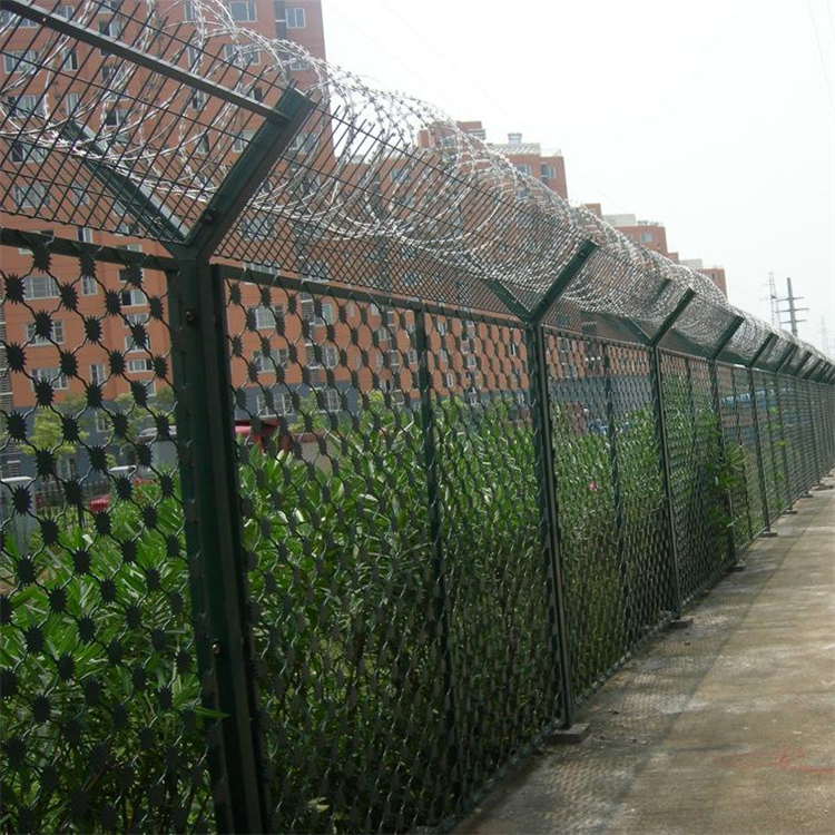 What Are the Latest Trends in Safety Fence Materials and Designs?