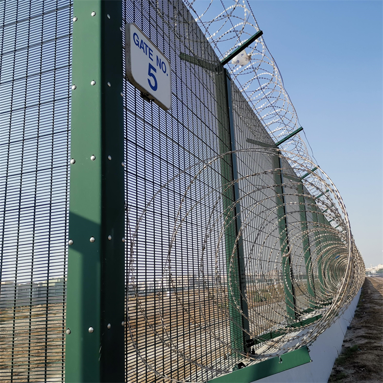 Common Usage Issues with Welded Wire Mesh Fence Panels and How to Solve Them