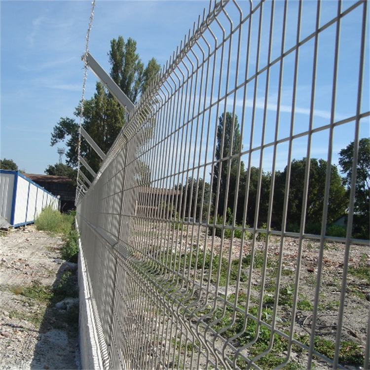 What Are Common Usage Issues with Galvanized Steel Welded Wire Fencing?