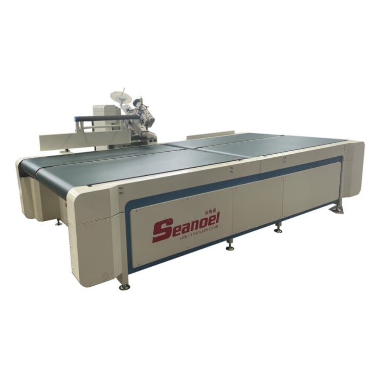 Machine automatique de surpiqûre de bande adhésive sur le pourtour du matelas