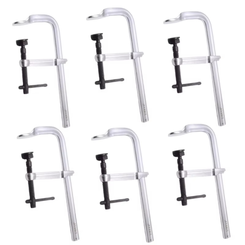 ¿Qué hace que los abrazaderas Earhose sean ideales para conexiones de manguera compactas?