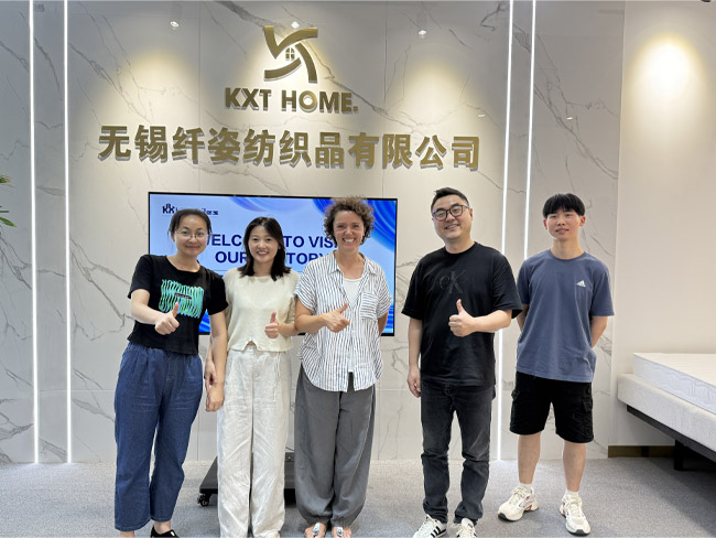 Chào mừng khách hàng châu Âu đến thăm KXT!