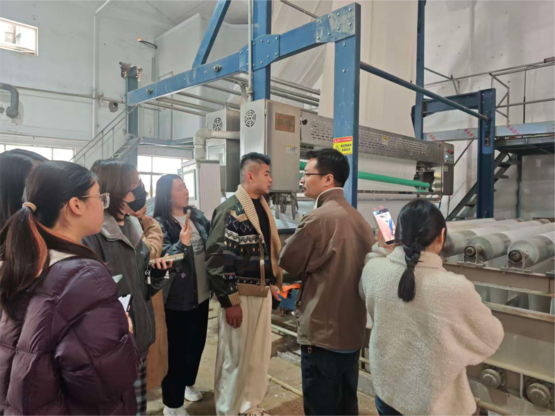 Đội Kinh doanh Dệt may Gia dụng KXT đã hoàn thành thành công chương trình đào tạo ngoài trời: Thăm nhà máy nhuộm vải gân để tìm hiểu quy trình và học hỏi tiêu chuẩn chất lượng
