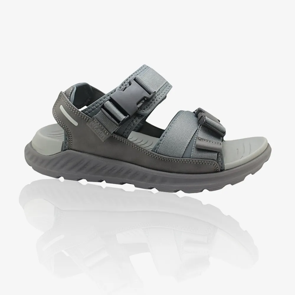 How stain resistant surface treatment simplifies daily cleaning of strap sandals