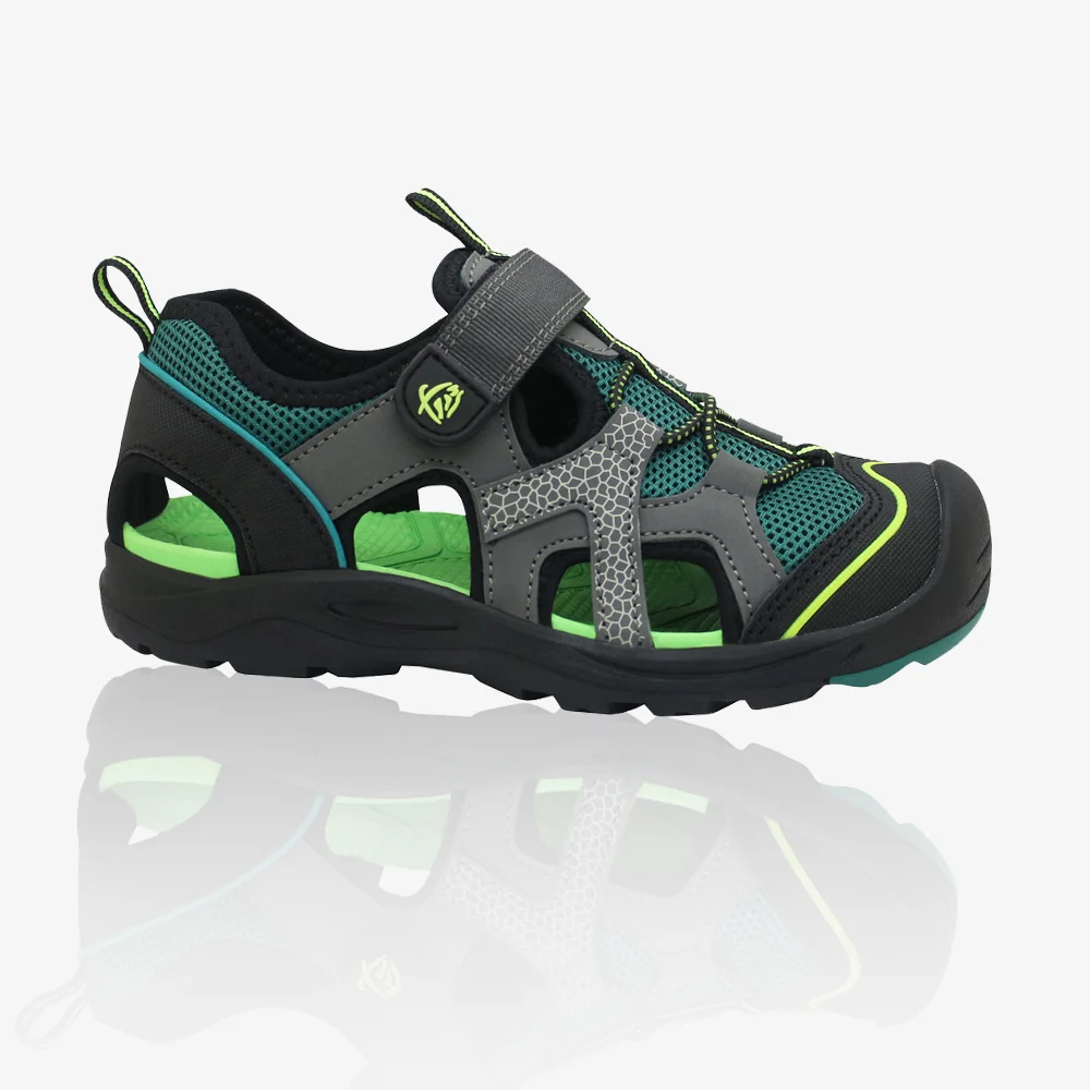 Why light weight open toe sandals reduce foot burden during hot summer hiking