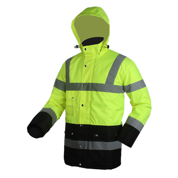 How Do Fabric and Design Affect the Performance of Outdoor Clothes