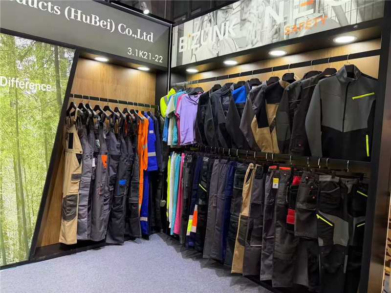 Labor Day Meets Canton Fair: Kinglong Safety Brings Outdoor Workwear Excellence to the World Stage-1