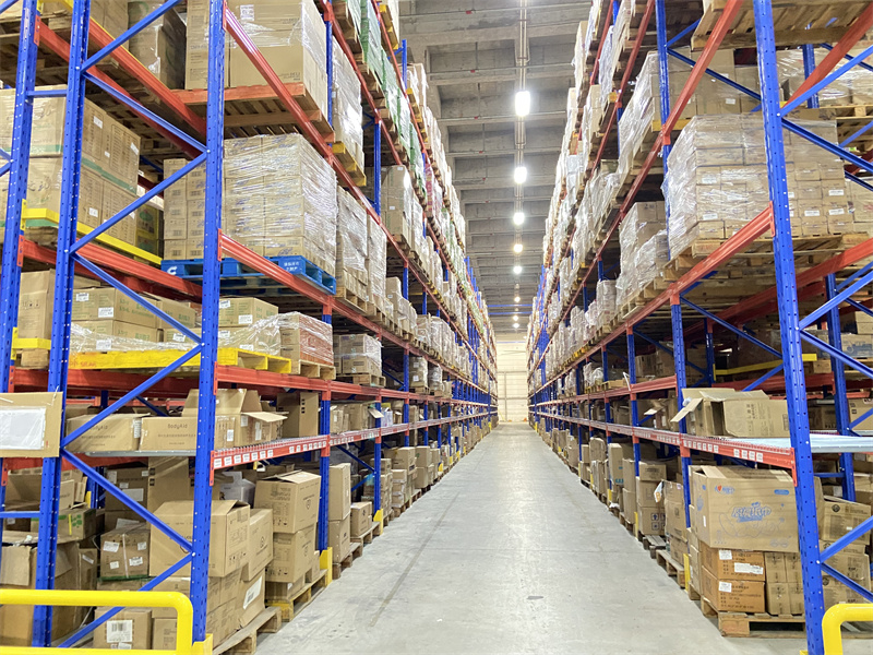 What are the differences between double-depth racks and ordinary heavy-duty racks?