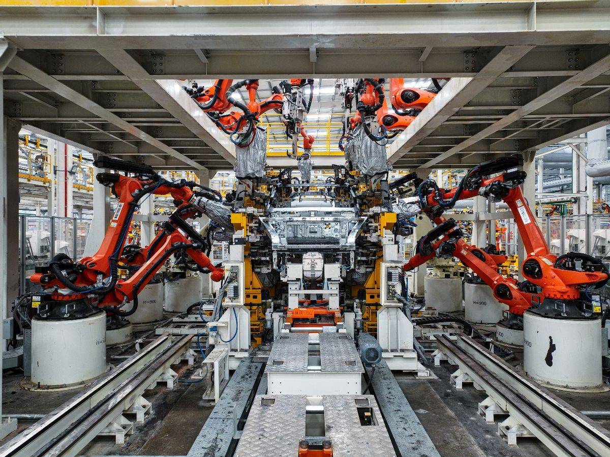 Precision in Detail, Driving the Future: KGT Miniature Linear Guides Accelerate BYD's Smart Manufacturing