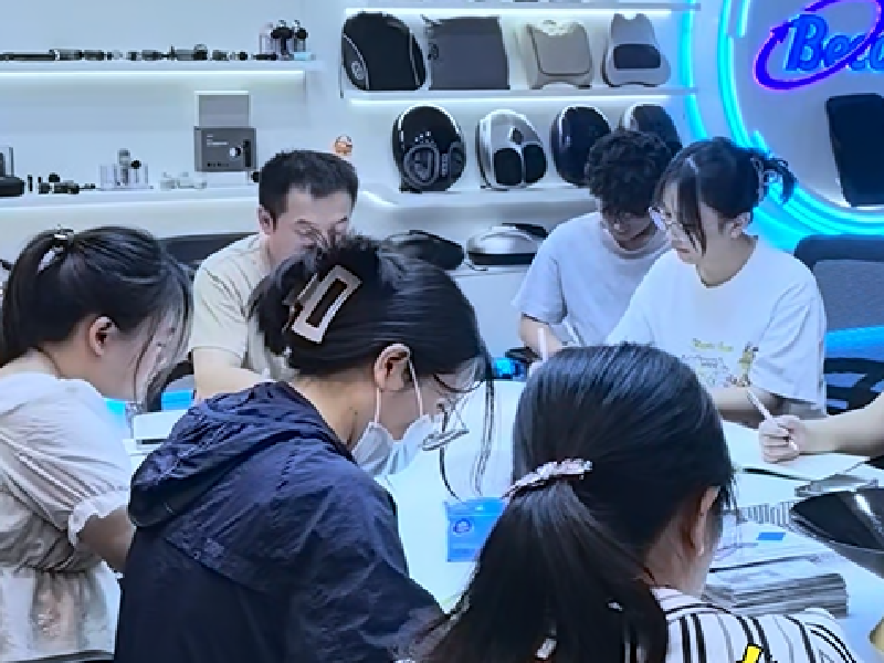 Regular Weekly Internal Meeting Held to Boost Production Efficiency & Product Quality