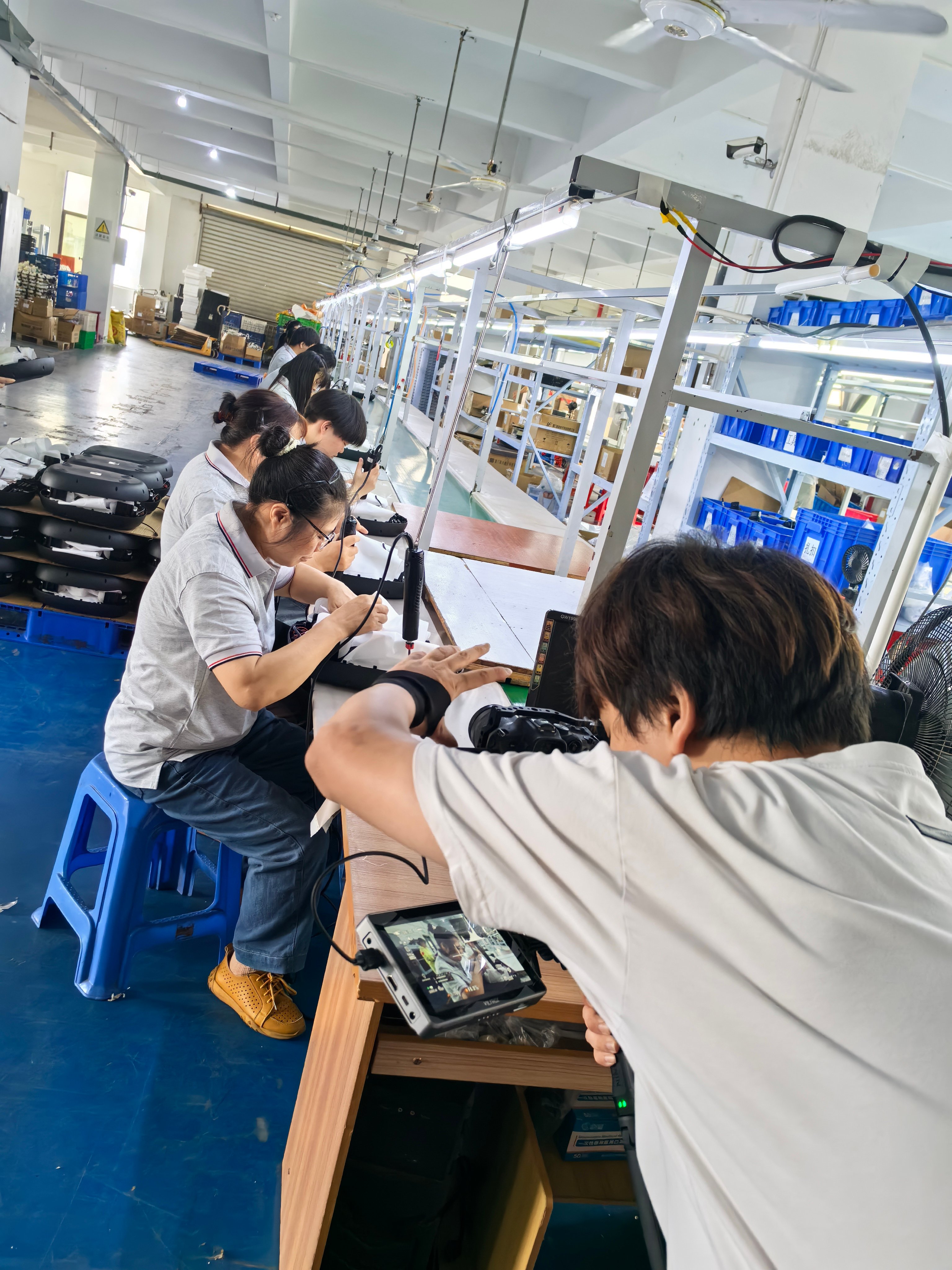 Modern Production Workshop Ensures Stable Supply of Household Massage Equipment (5).jpg