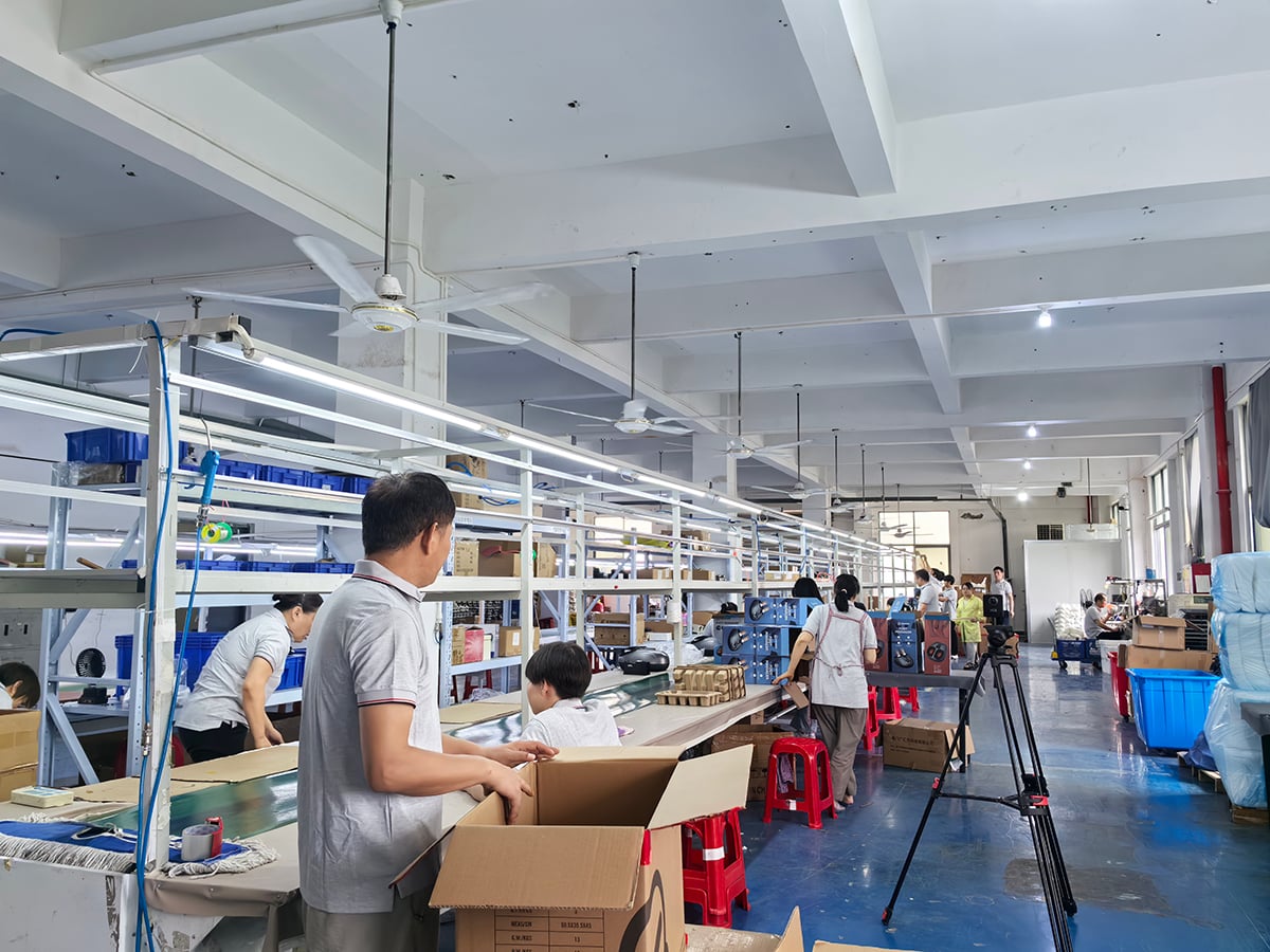 Modern Production Workshop Ensures Stable Supply of Household Massage Equipment (7).jpg