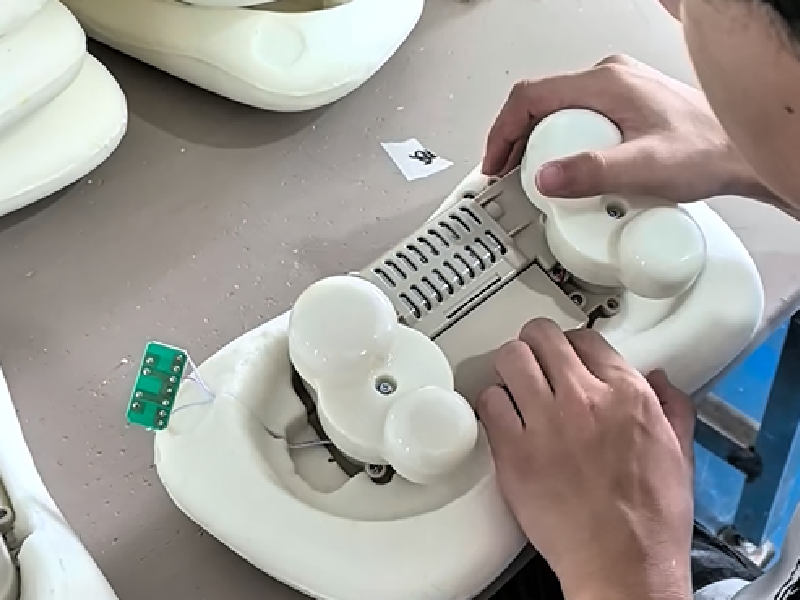 Core Assembly Unveiled: Leading Manufacturer Demonstrates Frontline Production of Cervical Massage Pillows