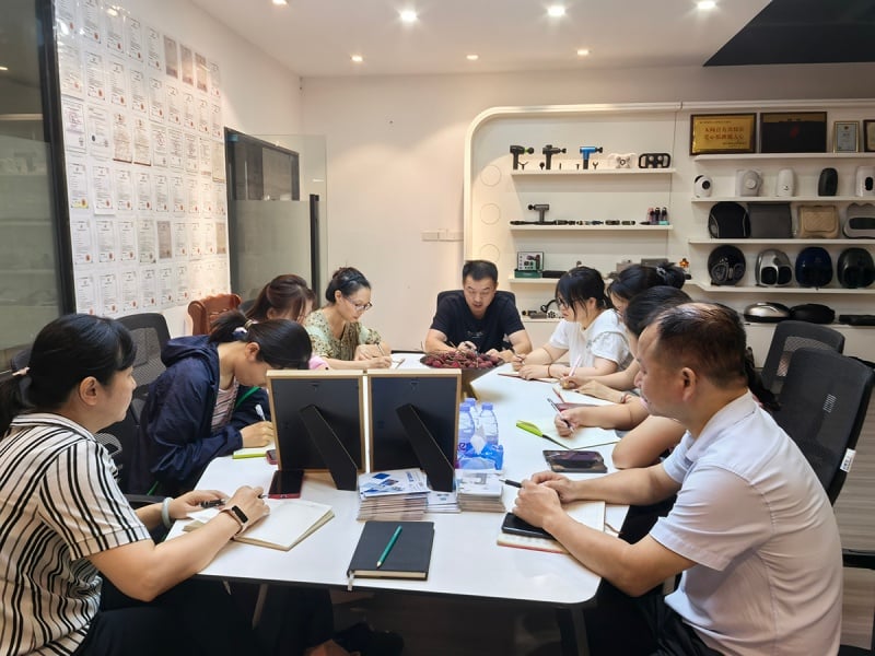 Weekly Monday Management Meeting Held to Optimize Overseas Massage Equipment Business Layout