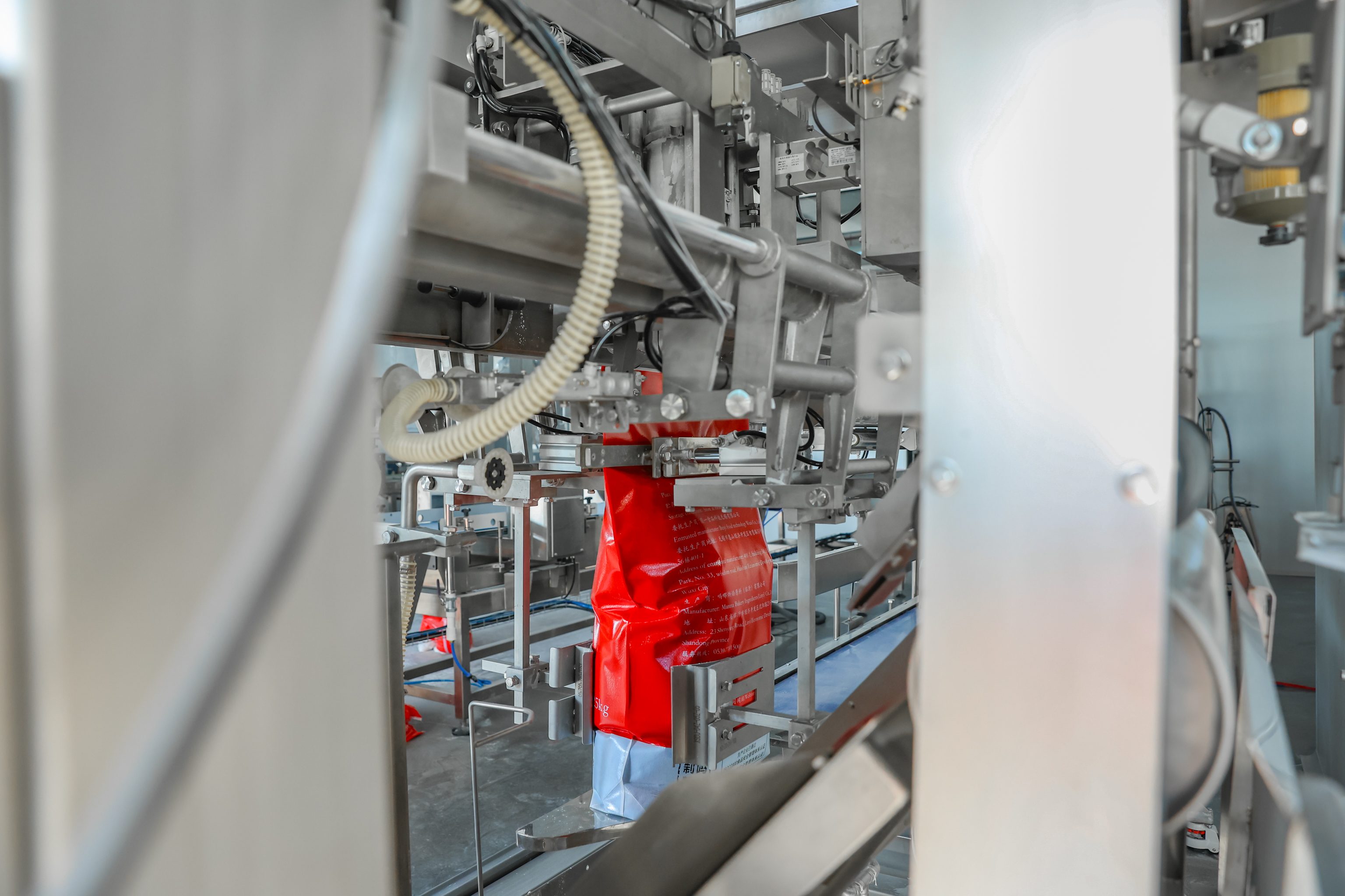 Enhancing product presentation and protection with automatic bagging solutions