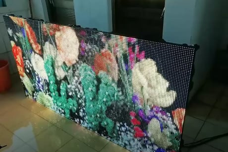Brzo održavanje staklenog videjskog zida s LED prikazom, koji je stabilan i siguran prilikom upaljivanja