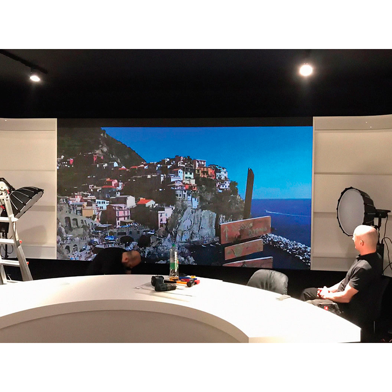 What Makes LED Screens Ideal for Business Presentations and Meetings?